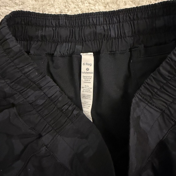 Lululemon Hotty Hot LR Short 4” Lined - Picture 4 of 5